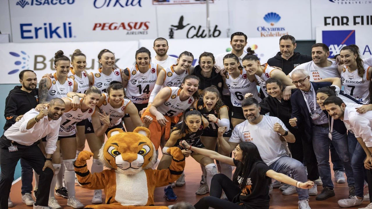 Seriyi 2-0'a getiren turuncu-beyazlılar, ligi üçüncü sırada tamamladı