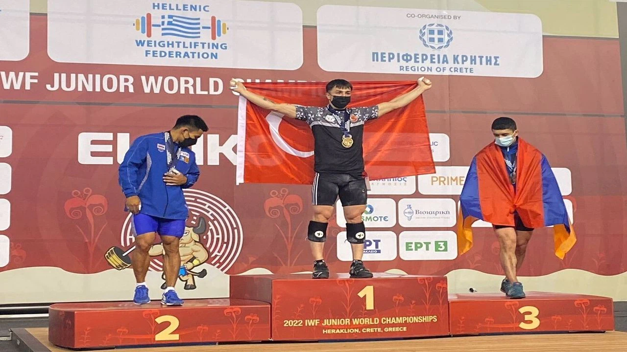 Milli halterci Yusuf Fehmi Genç'ten 3 madalya