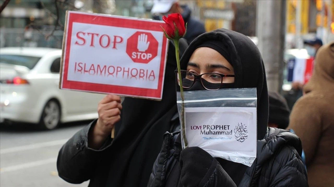 Sosyal medya şirketleri Müslüman karşıtlığına sessiz!