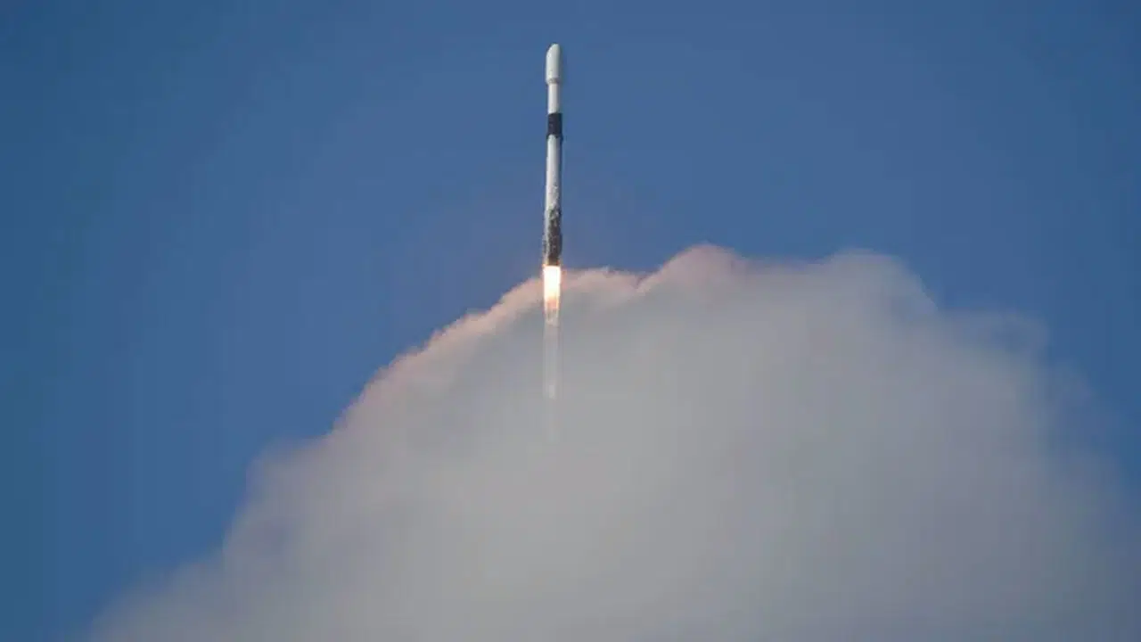 SpaceX, uzaya 53 Starlink uydusu fırlattı