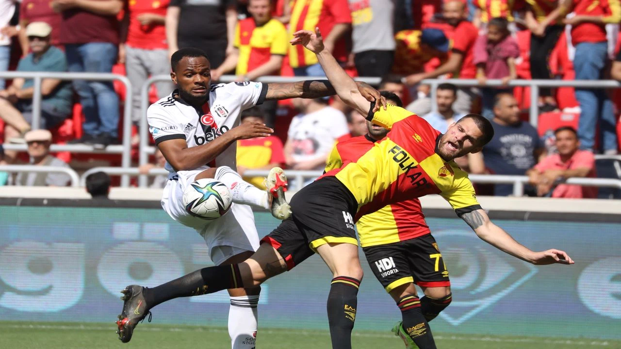 Beşiktaş, 9 kişi kaldığı maçta Göztepe'yi deplasmanda yendi