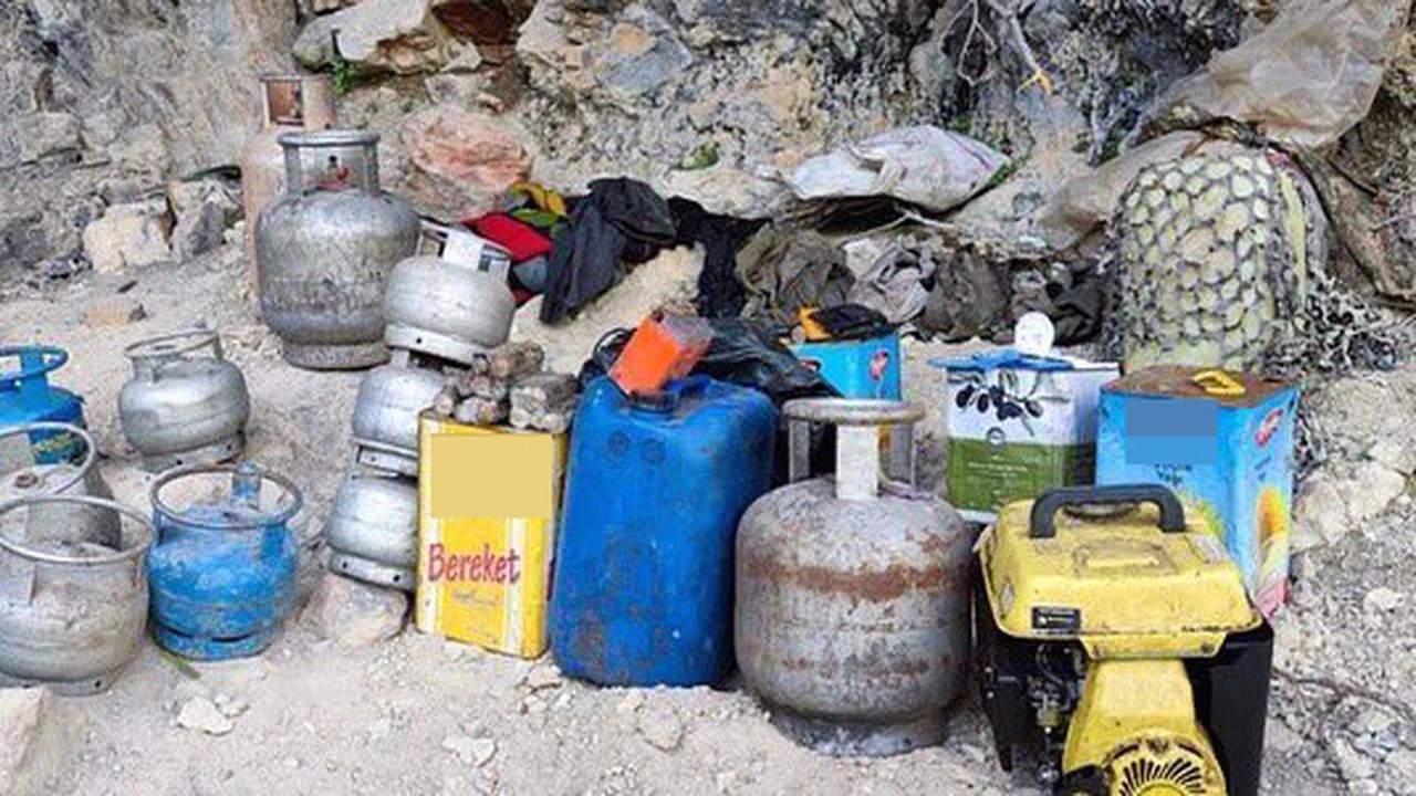 Tunceli'de teröristlerin kullandığı 2 sığınak imha edildi