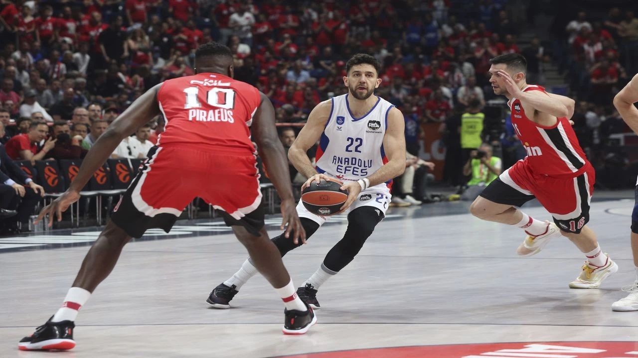 Anadolu Efes art arda 3. kez adını finale yazdırdı