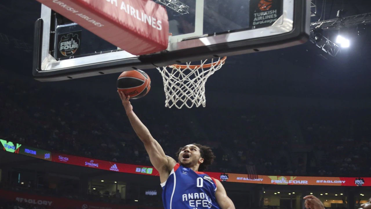 Anadolu Efes, üst üste 2. kez Avrupa'nın en büyüğü oldu