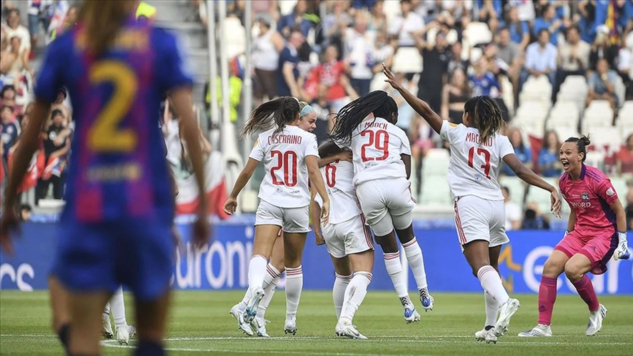 UEFA Kadınlar Şampiyonlar Ligi'nde Olimpik Lyon, 8. kez kupayı müzesine götürdü