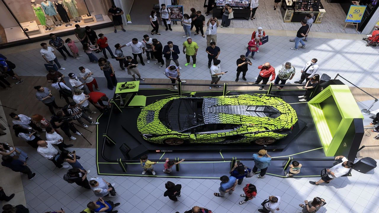 LEGO'nun gerçek boyutlu Lamborghini Sian FKP 37 modeli İstanbul'da