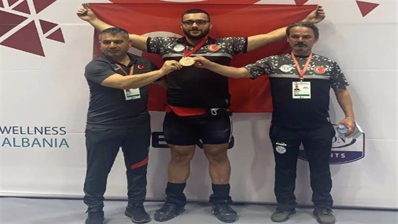 Milli halterci Onur Demirci, silkmede Avrupa üçüncüsü oldu