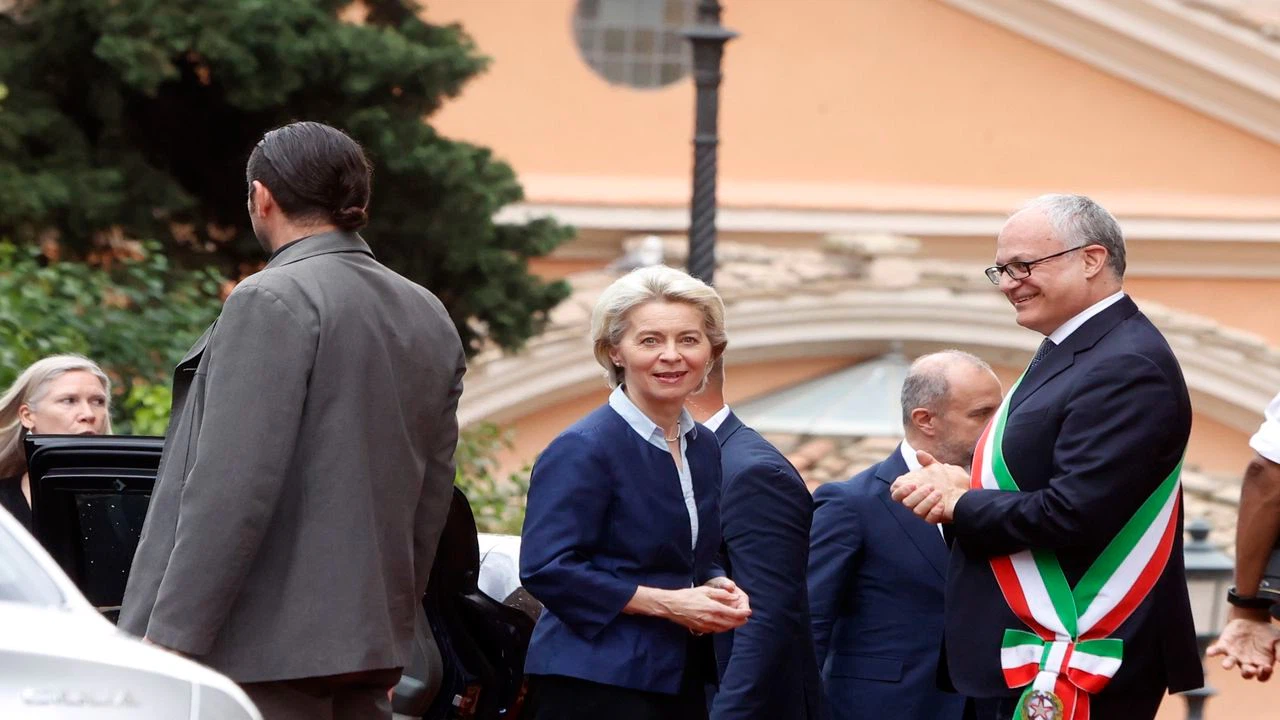 AB Komisyonu Başkanı: "Ukrayna'yı yeniden inşa edeceğiz"