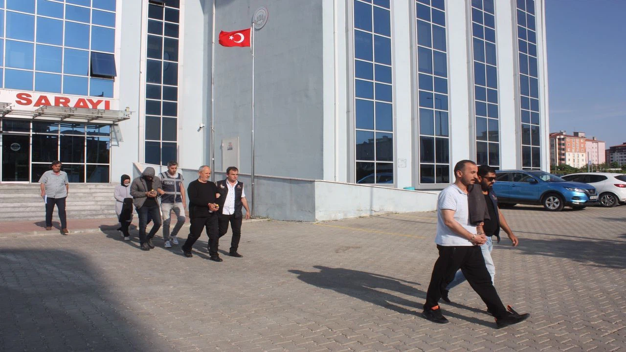 Edirne'de Yunanistan'a kaçmaya çalışırken yakalanan 4 FETÖ şüphelisinden 3'ü tutuklandı