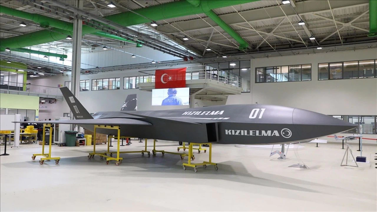 Selçuk Bayraktar, "Bayraktar Kızılelma"nın boyalı ilk görüntüsünü paylaştı