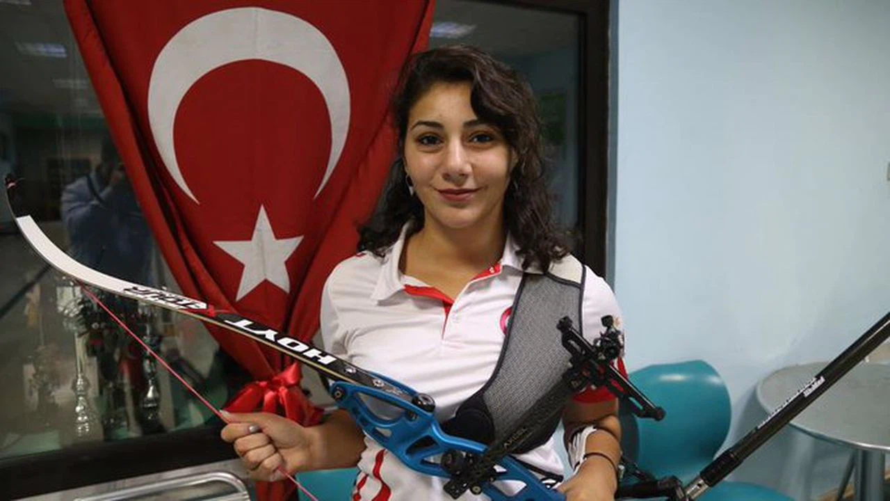 Milli sporcu Gülnaz Coşkun, Avrupa Okçuluk Şampiyonası'nda altın madalya kazandı