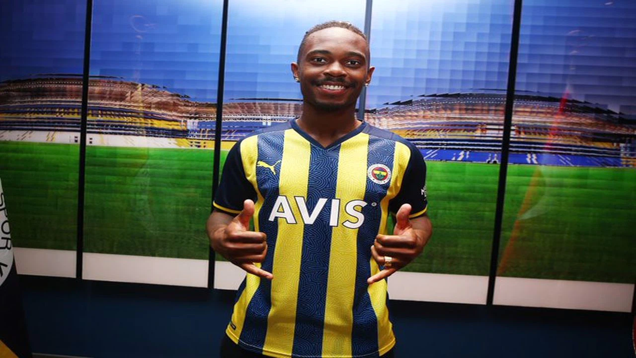 Fenerbahçe, Brezilyalı futbolcu Lincoln Henrique ile 4 yıllık sözleşme imzaladı