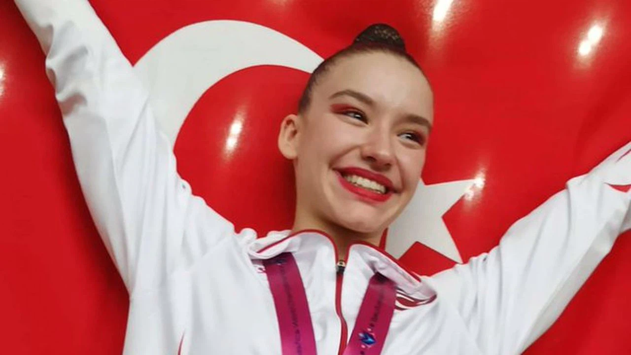 Dünya Şampiyonası tek kadınlar finalinde gümüş madalya kazandı