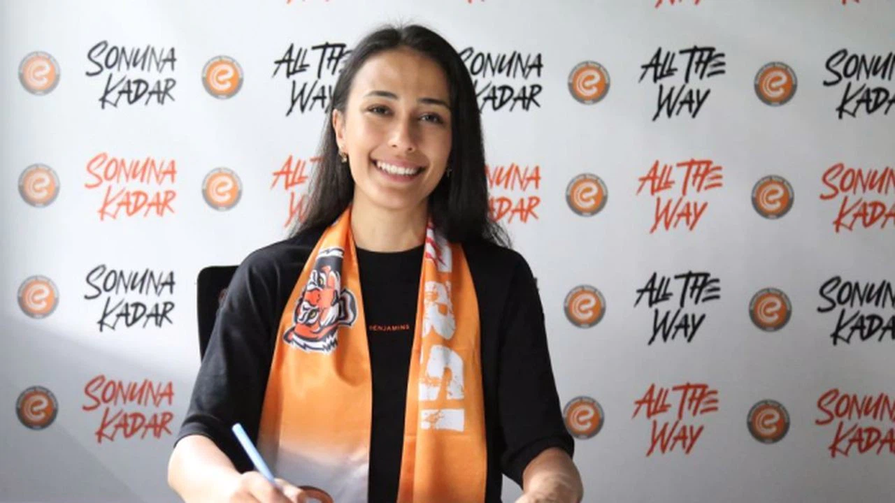 Eczacıbaşı Dynavit, Simge Aköz’le sözleşme yeniledi