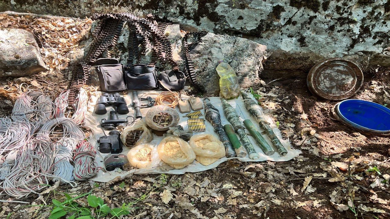 Tunceli'de teröristlerce kullanılan 6 sığınak imha edildi