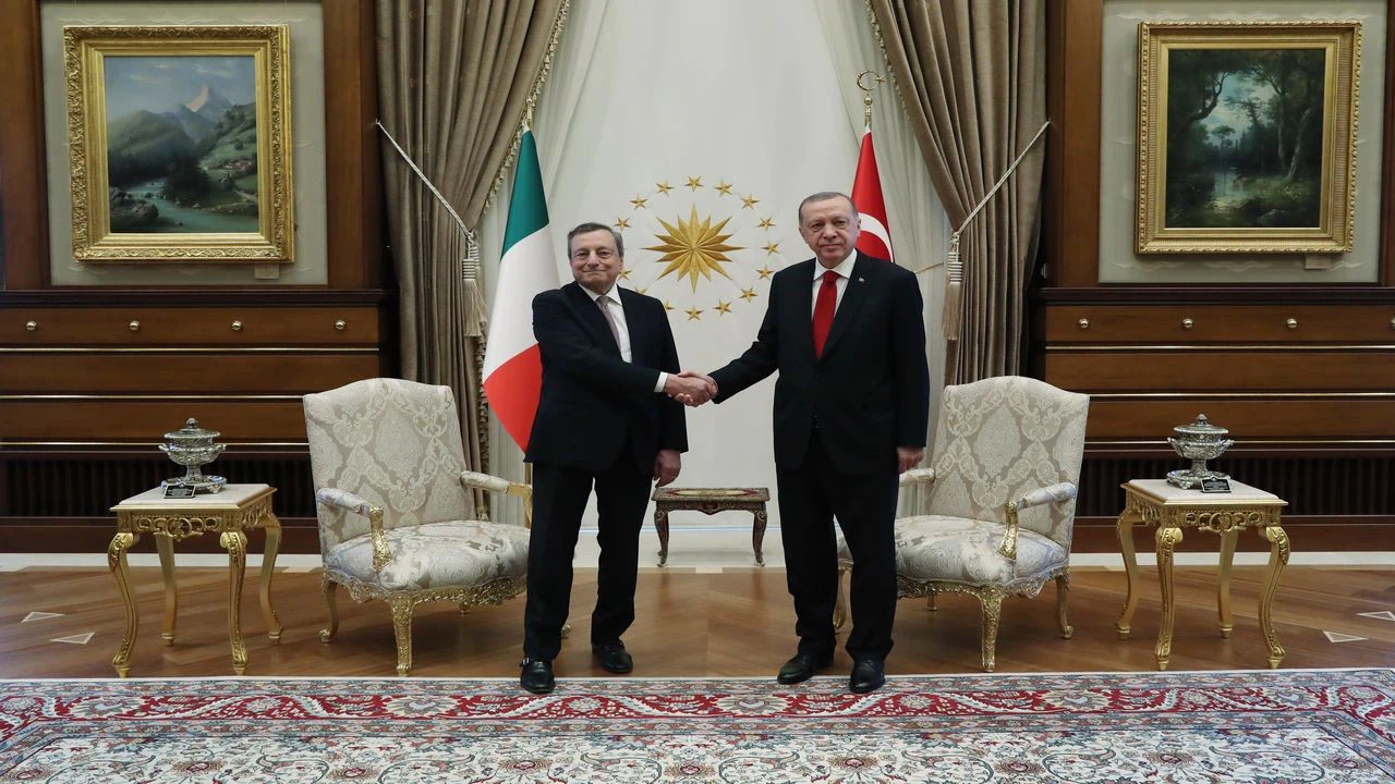 Cumhurbaşkanı Erdoğan, İtalya Başbakanı Draghi'yi resmi törenle karşıladı