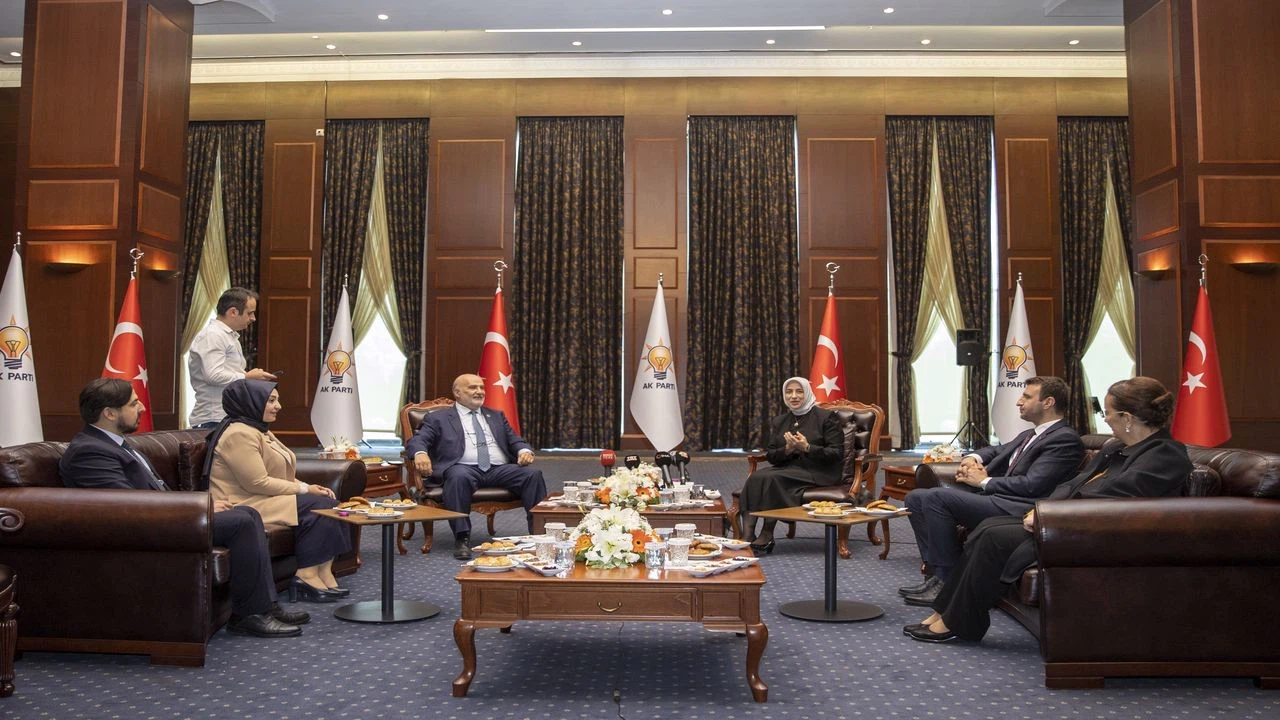 AK Parti'ye bayram ziyaretleri