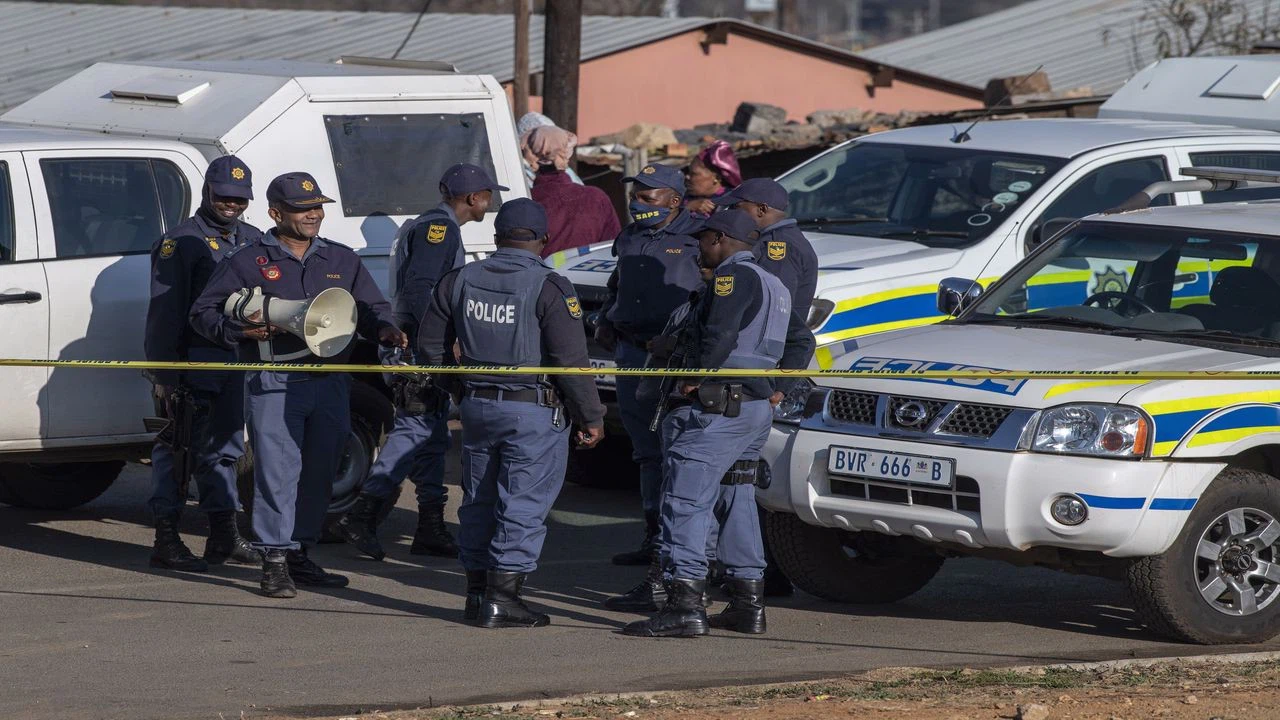 Güney Afrika'da eğlence mekanına silahlı saldırıda 14 kişi öldü