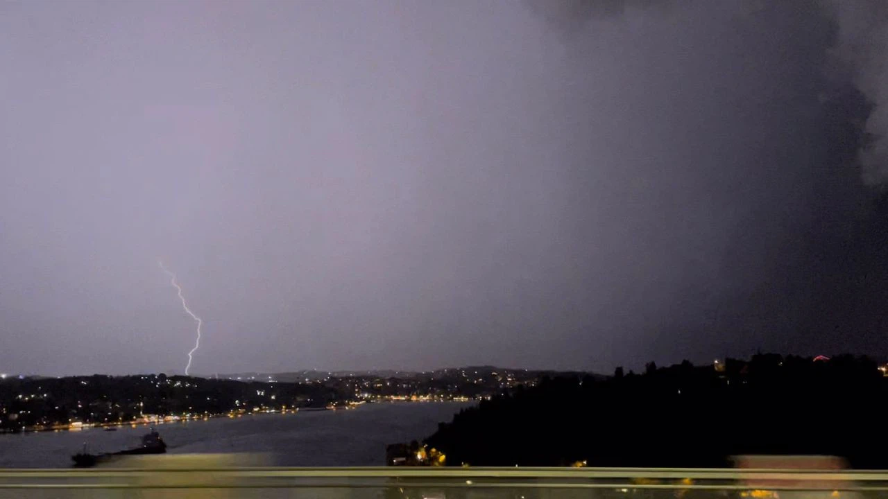 İstanbul'da gök gürültülü sağanak etkili oluyor