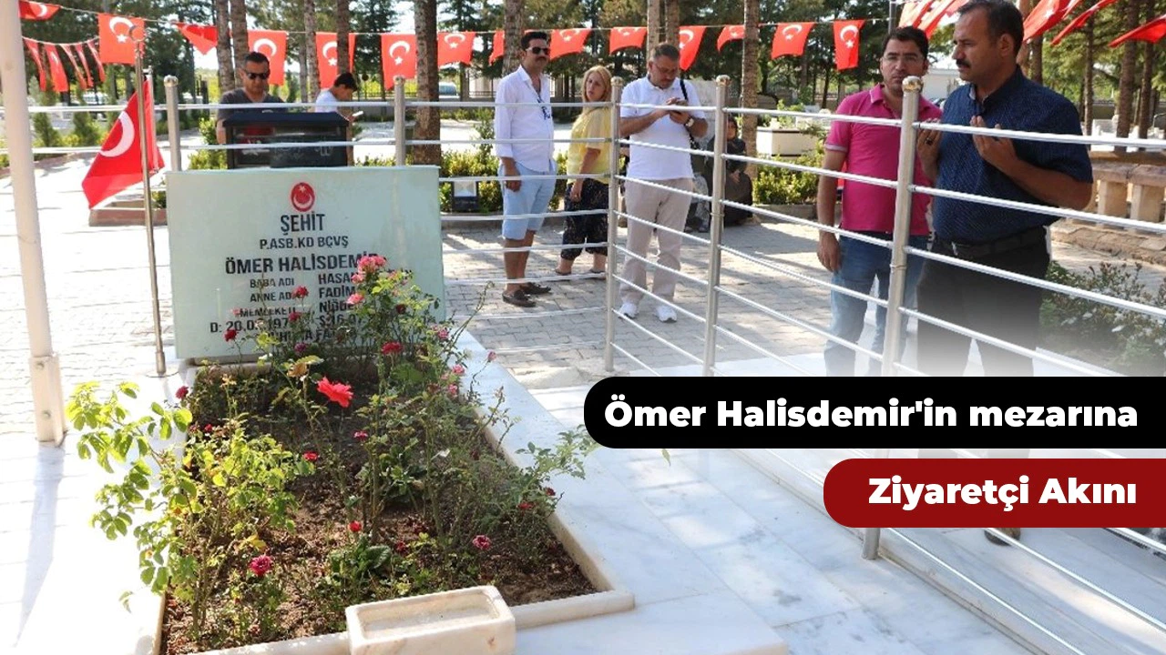 15 Temmuz kahramanı şehit Ömer Halisdemir'in kabrinde ziyaretçi yoğunluğu