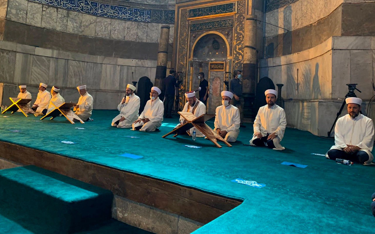 Ayasofya-i Kebir Camii'nde 15 Temmuz şehitleri için mevlit programı
