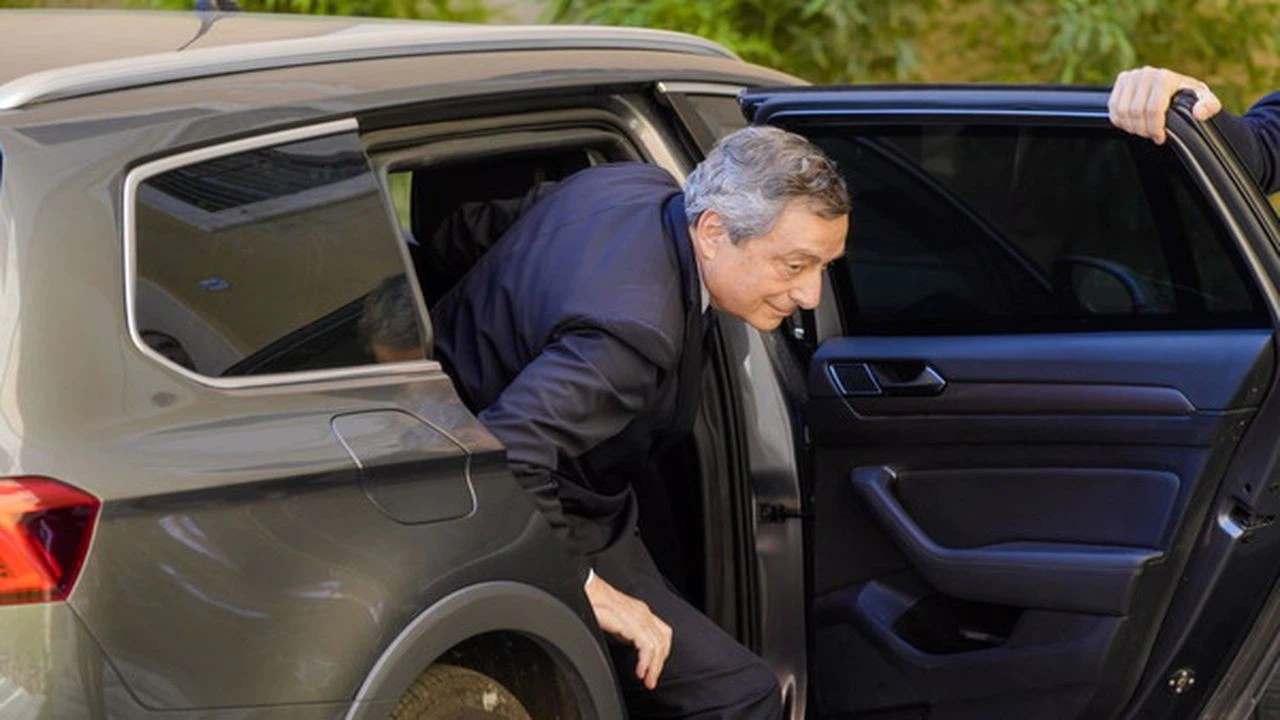 İtalya'da hükümet krizinin nasıl sonuçlanacağı belirsizliğini koruyor