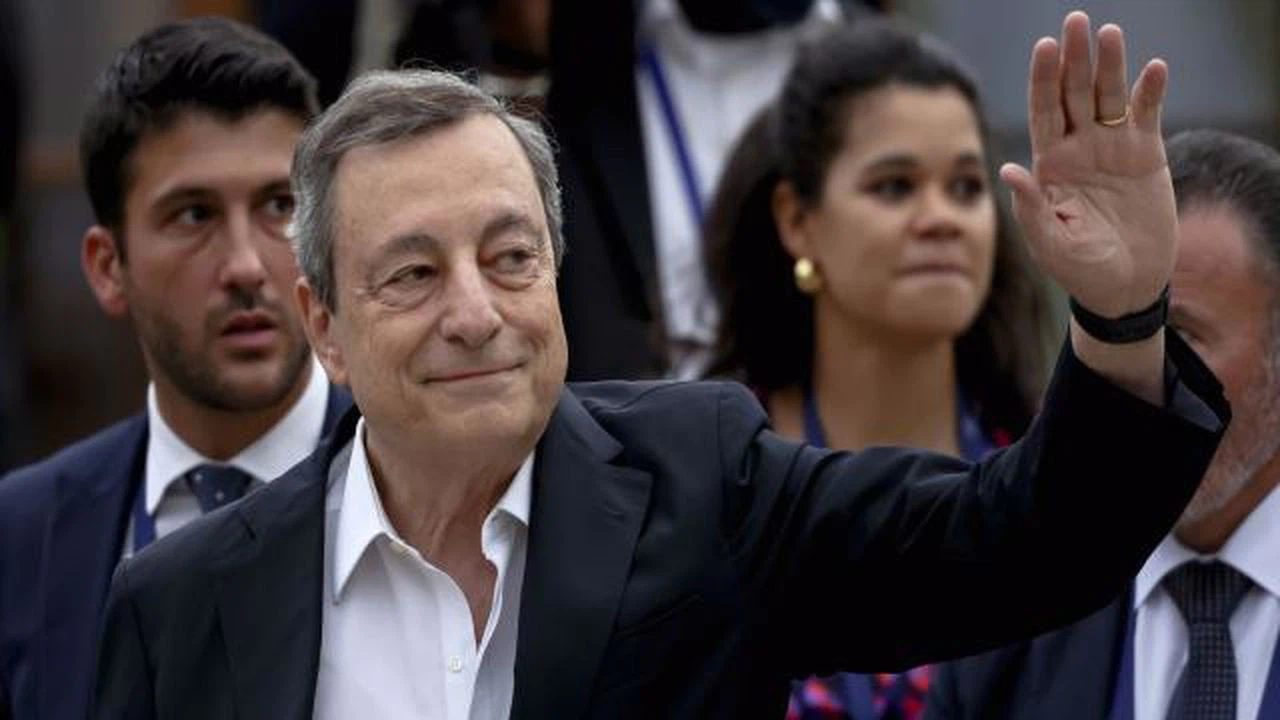 İtalya Başbakanı Draghi'ye görevde kalması için farklı kesimlerden çağrılar yapılıyor