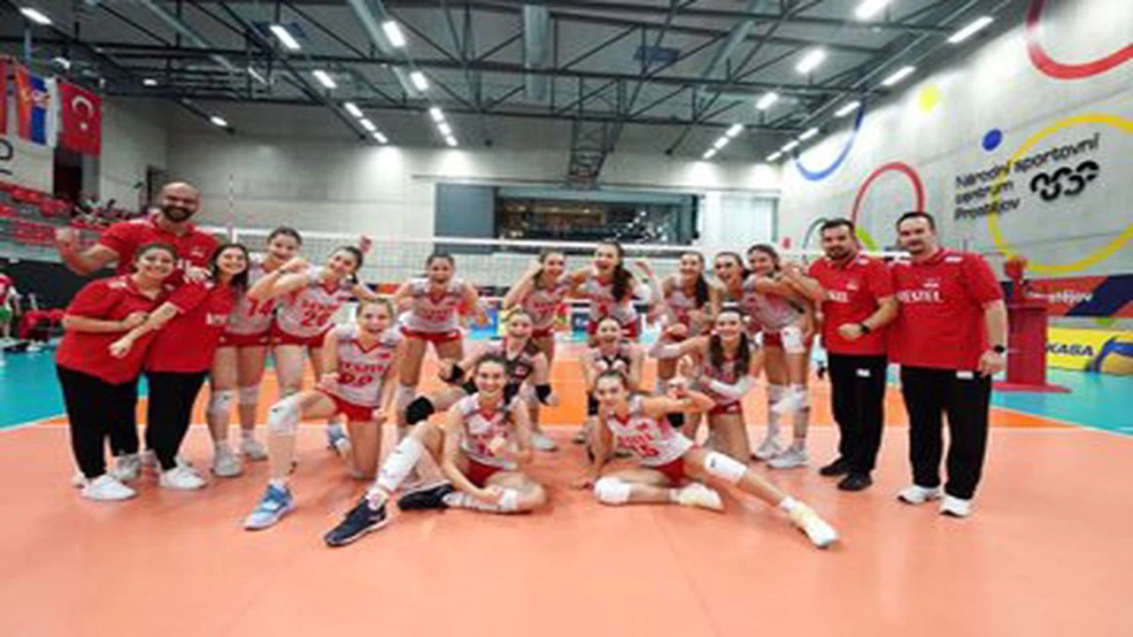 Milli takım grubunu 2. sırada tamamlayarak yarı finale yükseldi