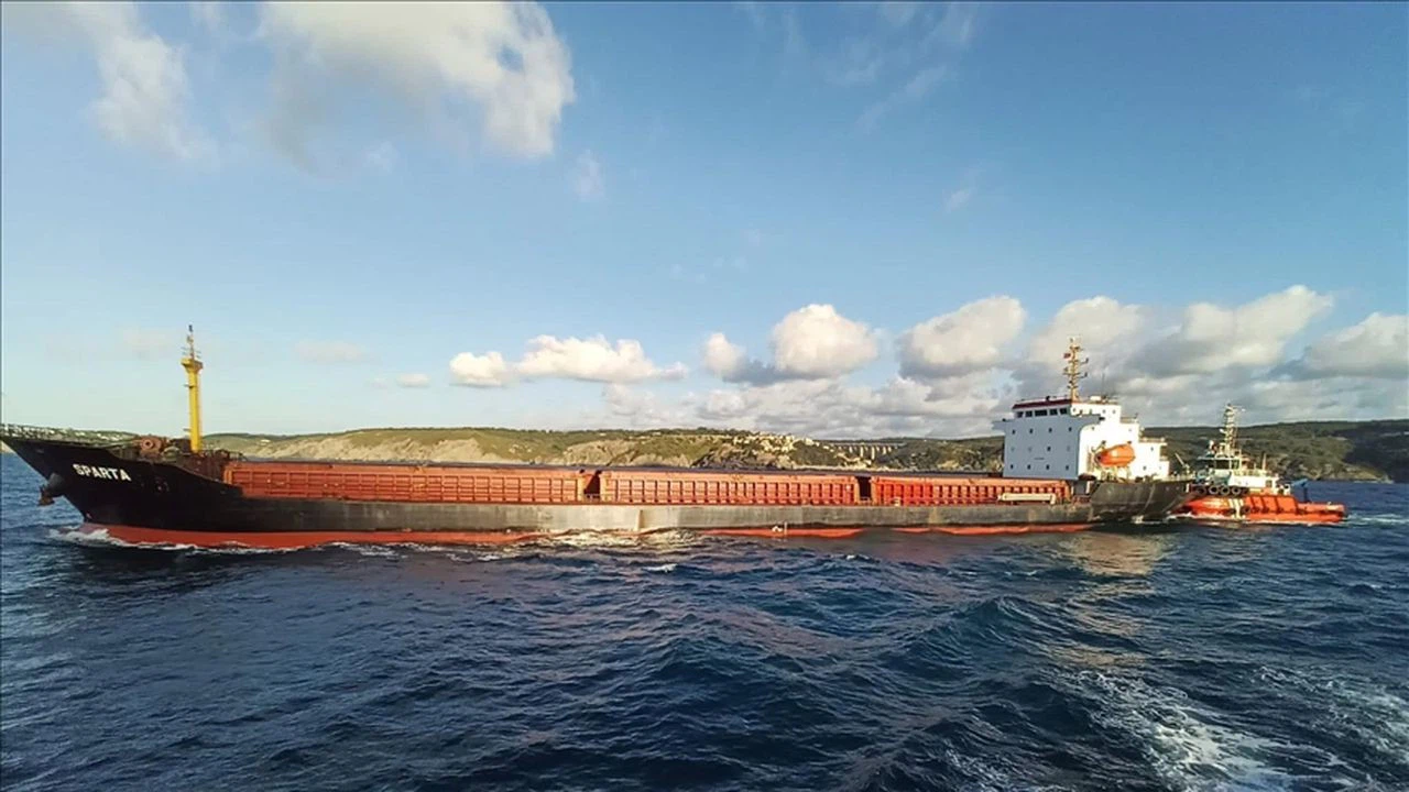 İstanbul Boğazı arıza yapan gemi nedeniyle çift yönlü trafiğe kapatıldı