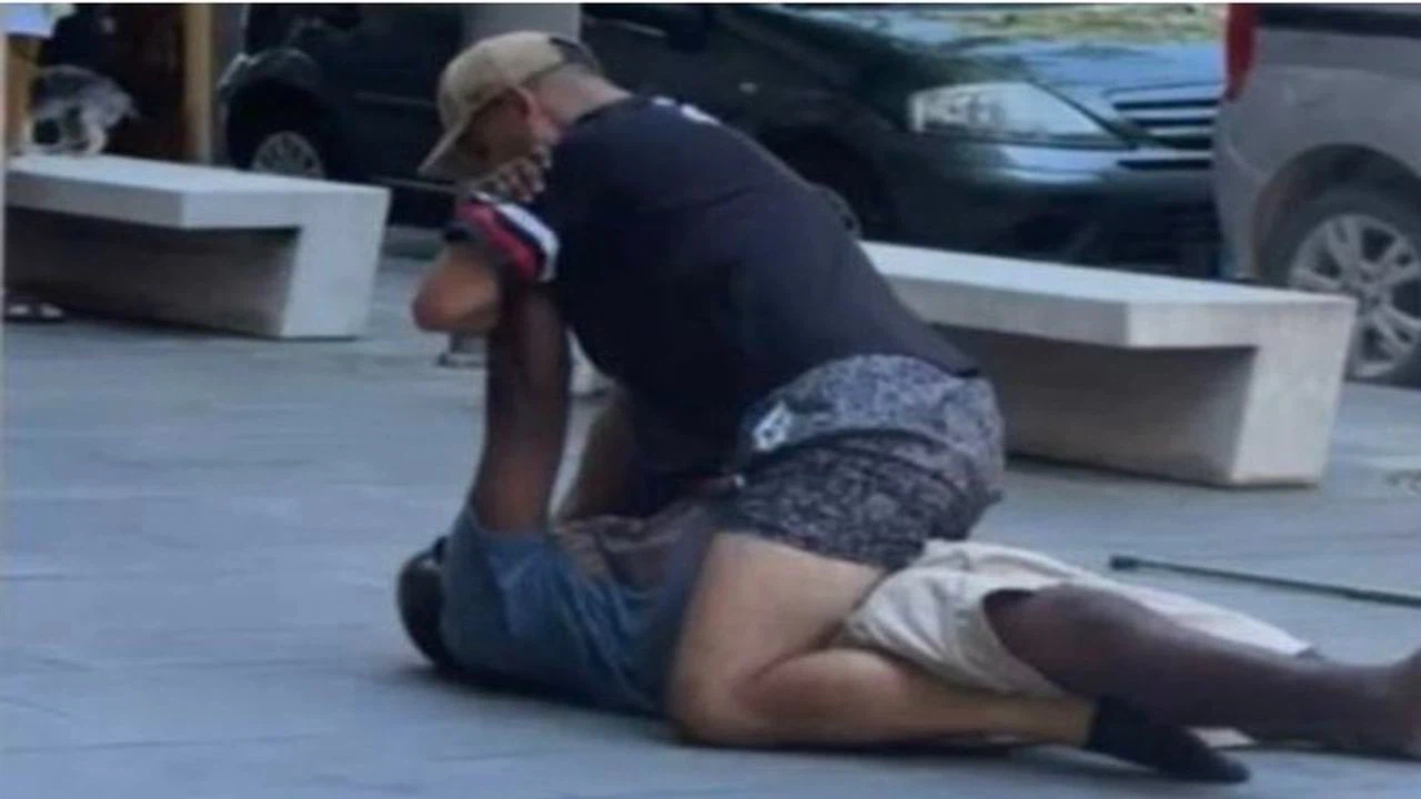 İtalya'da Nijeryalı seyyar satıcı sokak ortasında darbedilerek öldürüldü