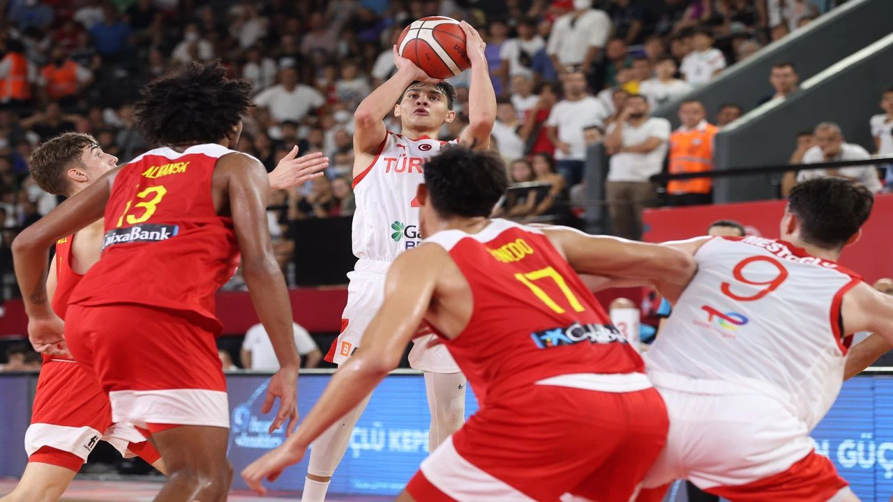 Türkiye: 56 - İspanya: 64