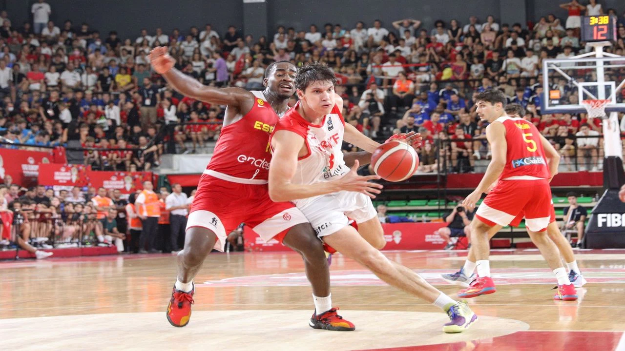 İspanya turnuvayı şampiyon tamamladı