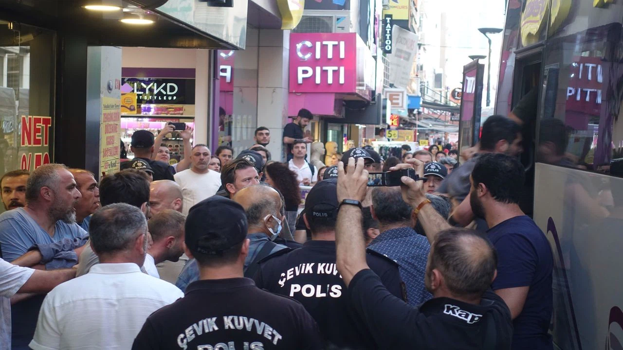 Ağrı'da etkisiz hale getirilen teröristi İzmir'de anmak isteyen 20 kişi gözaltına alındı