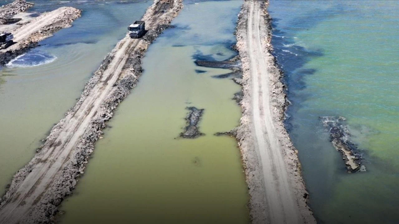 Van Gölü'nde balçık ve dip çamuru temizlendi!