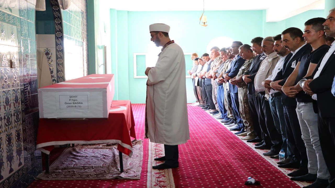 Şehit Piyade Teğmen Ömer Bağra, Siirt'te son yolculuğuna uğurlandı