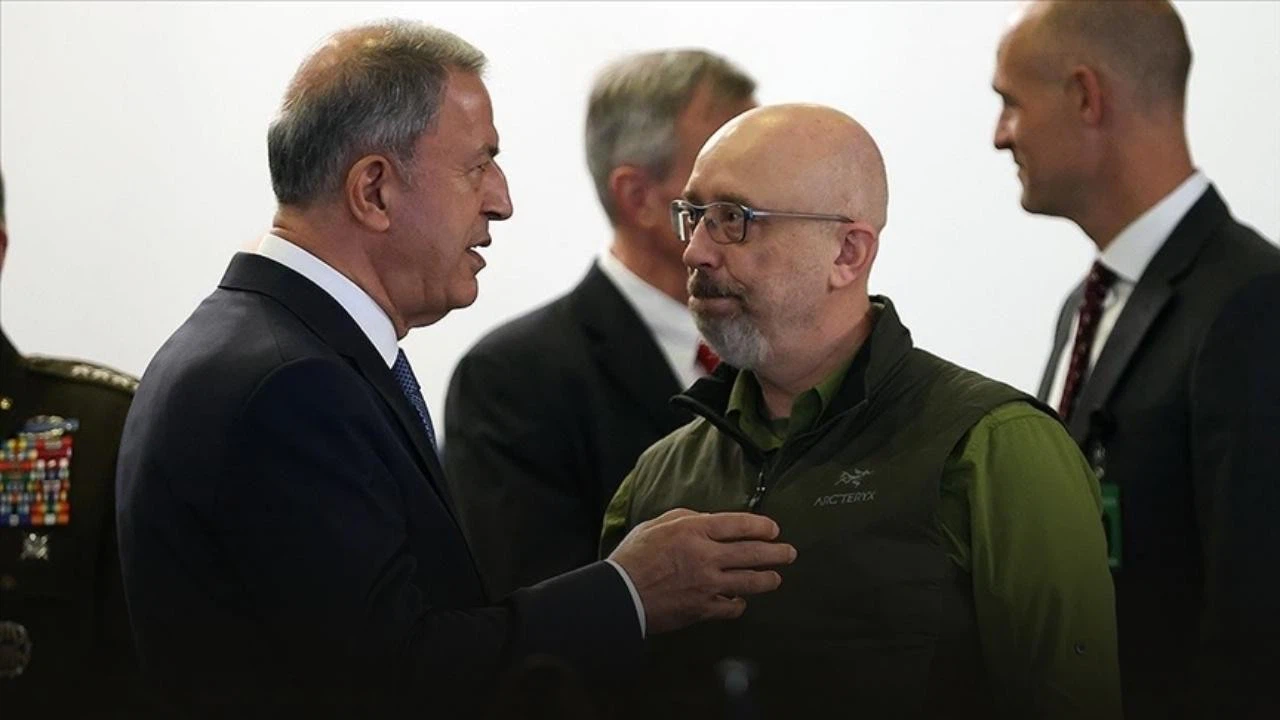 Milli Savunma Bakanı Akar, Ukrayna Savunma Bakanı Reznikov ile bir araya geldi