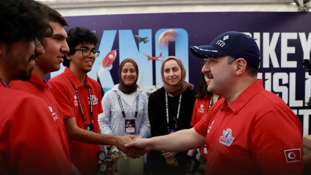 Bakan Varank, Dikey İnişli Roket Yarışması'nı izledi!  "Dünya'da ilk kez Türkiye'de gerçekleşiyor"