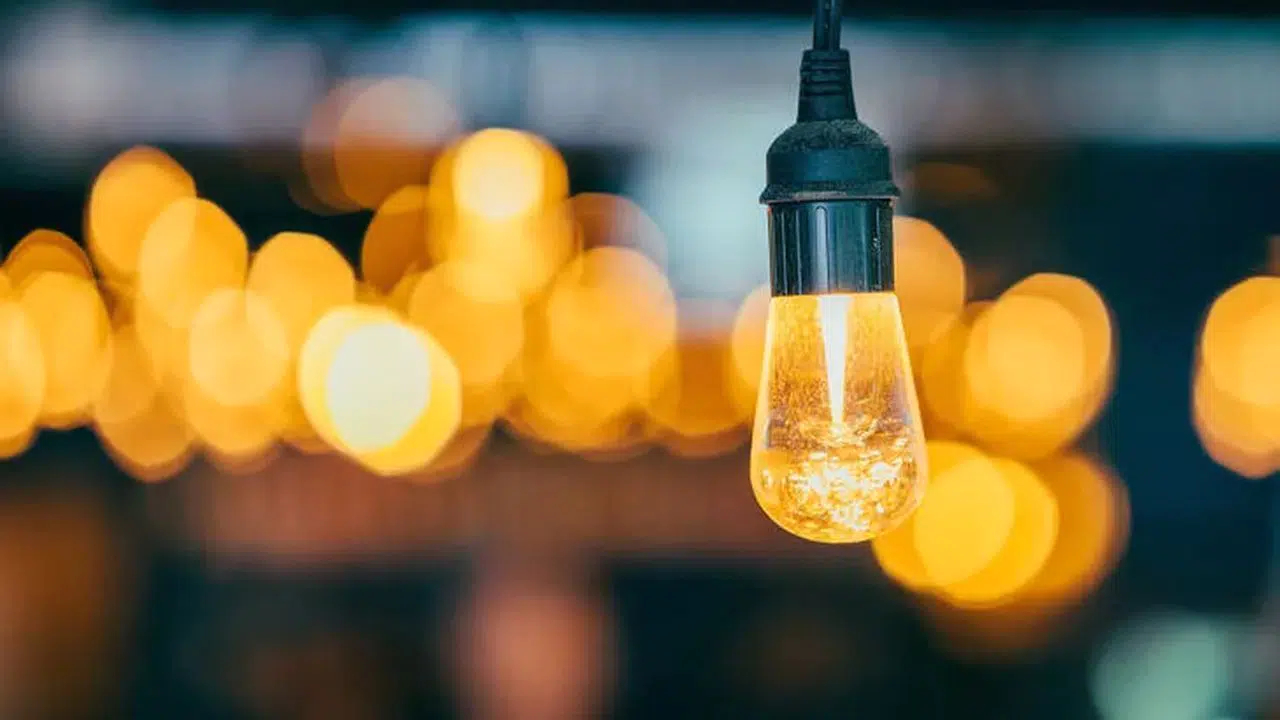 İngiltere'de elektrik ve doğal gaz birleşik tavan fiyatı yüzde 80 arttı