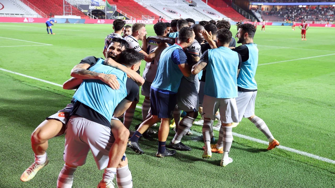 Medipol Başakşehir Konferans Ligi'nde gruplara kaldı