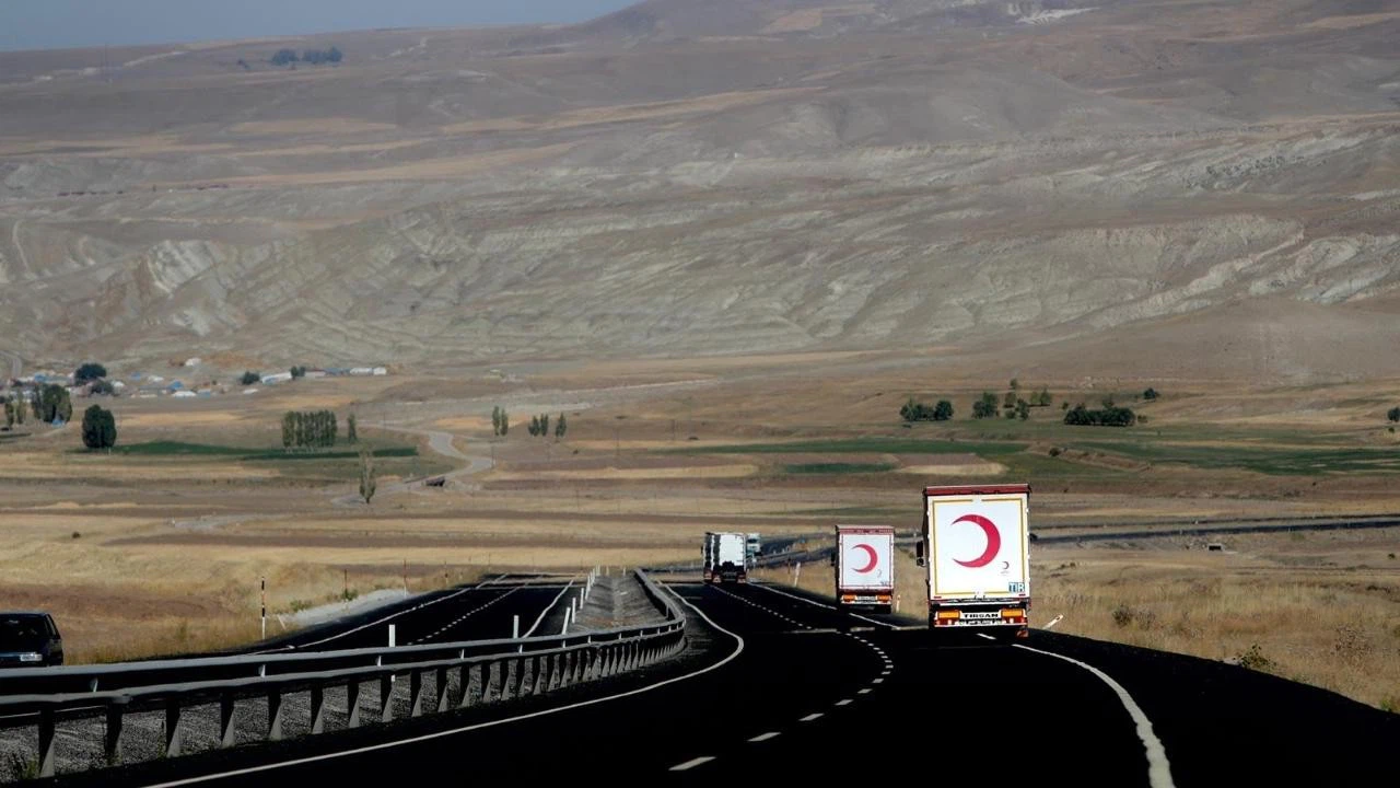 Türk Kızılay'dan Pakistan'a yardım!