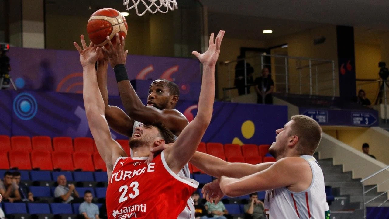 Basketbolda Türkiye galibiyeti!