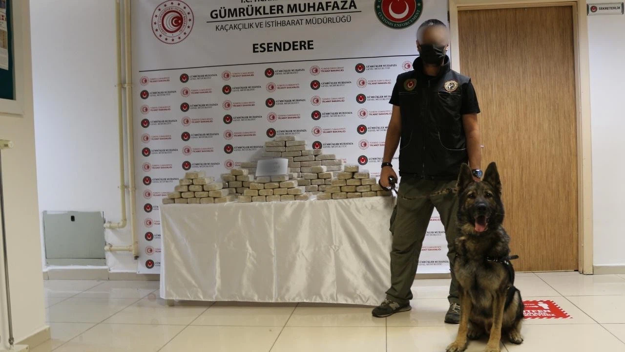 Hakkari Esendere Gümrük Kapısı'nda 513 kilogram eroin ele geçirildi!