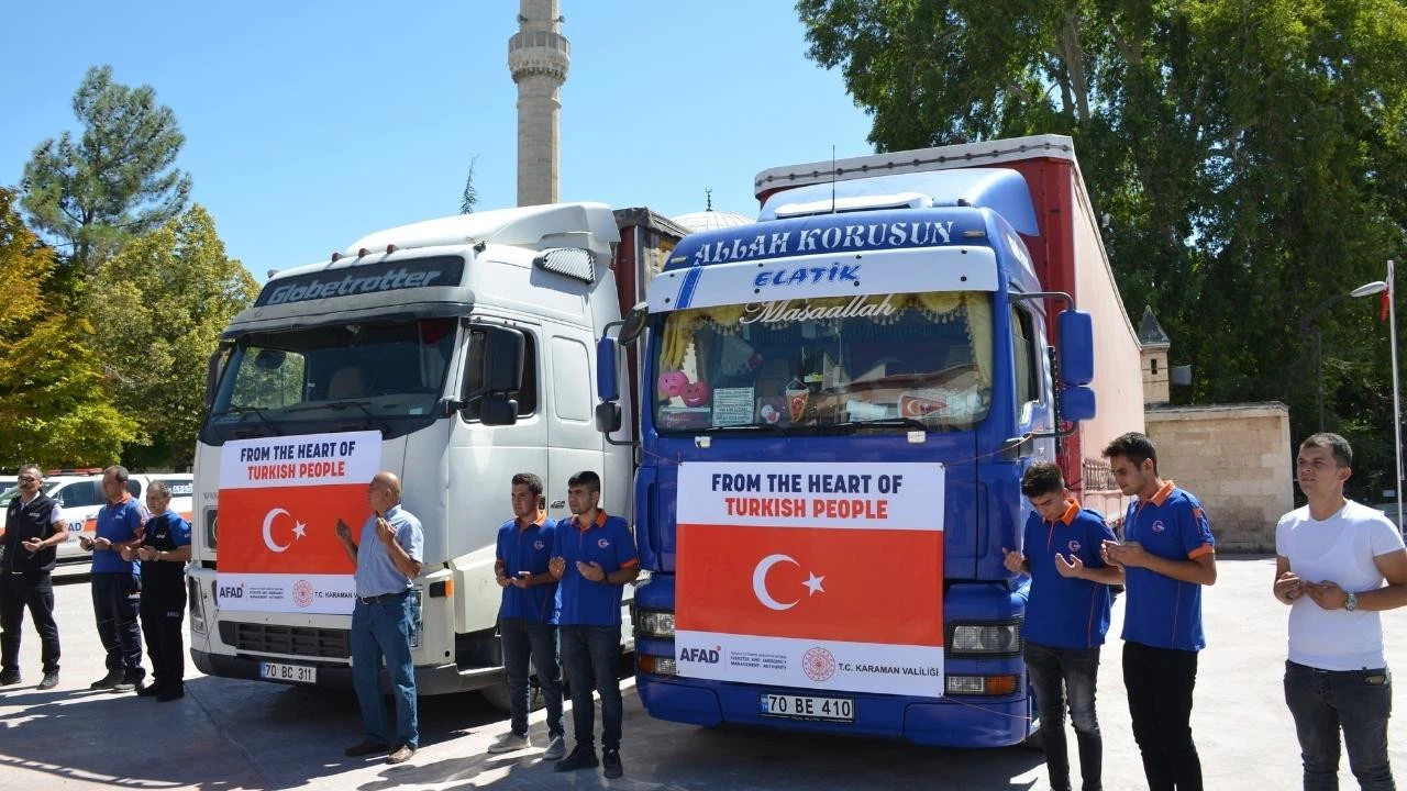 Karaman'dan Pakistan'daki sel bölgesine 2 yardım tırı gönderildi!