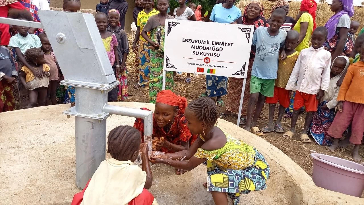 Erzurum polisi Kamerun'da su kuyusu açtırdı!
