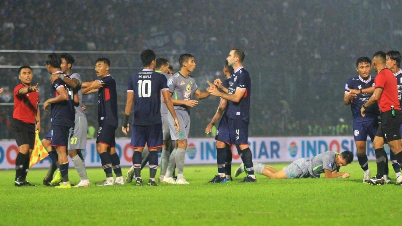 Türkiye'den Endonezya'daki futbol maçında yaşanan izdihamda ölenler için başsağlığı mesajı