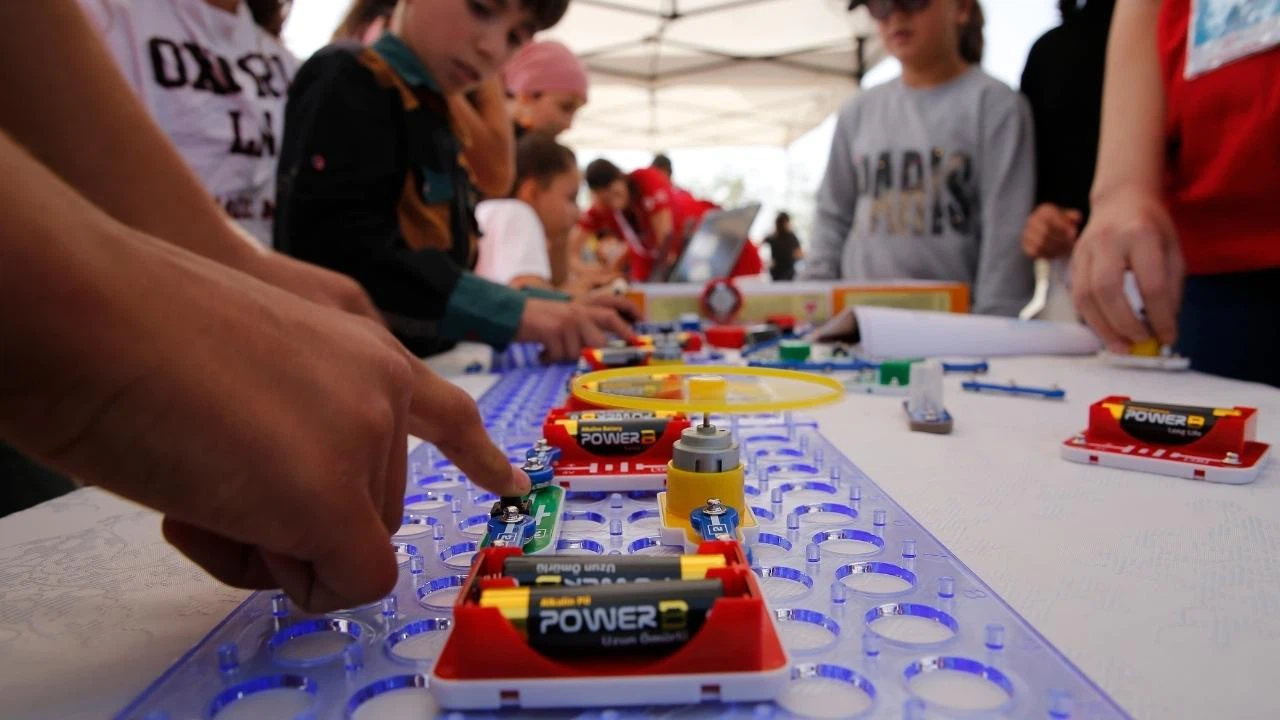 Bilime meraklı çocuklar şenlikte buluştu!