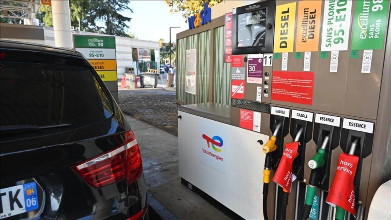 Fransa'da akaryakıt krizi hayatı olumsuz etkiliyor