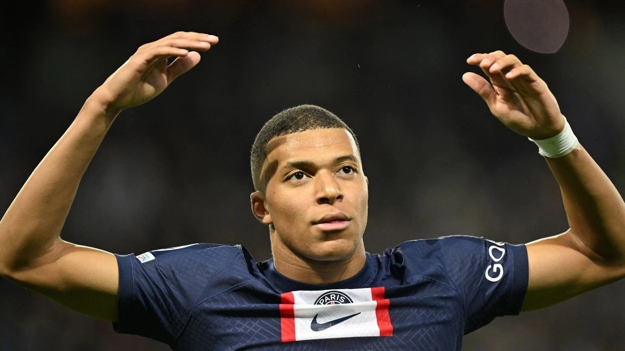 Dünyaca ünlü Fransız golcü Mbappe'den depremzedelere büyük destek!