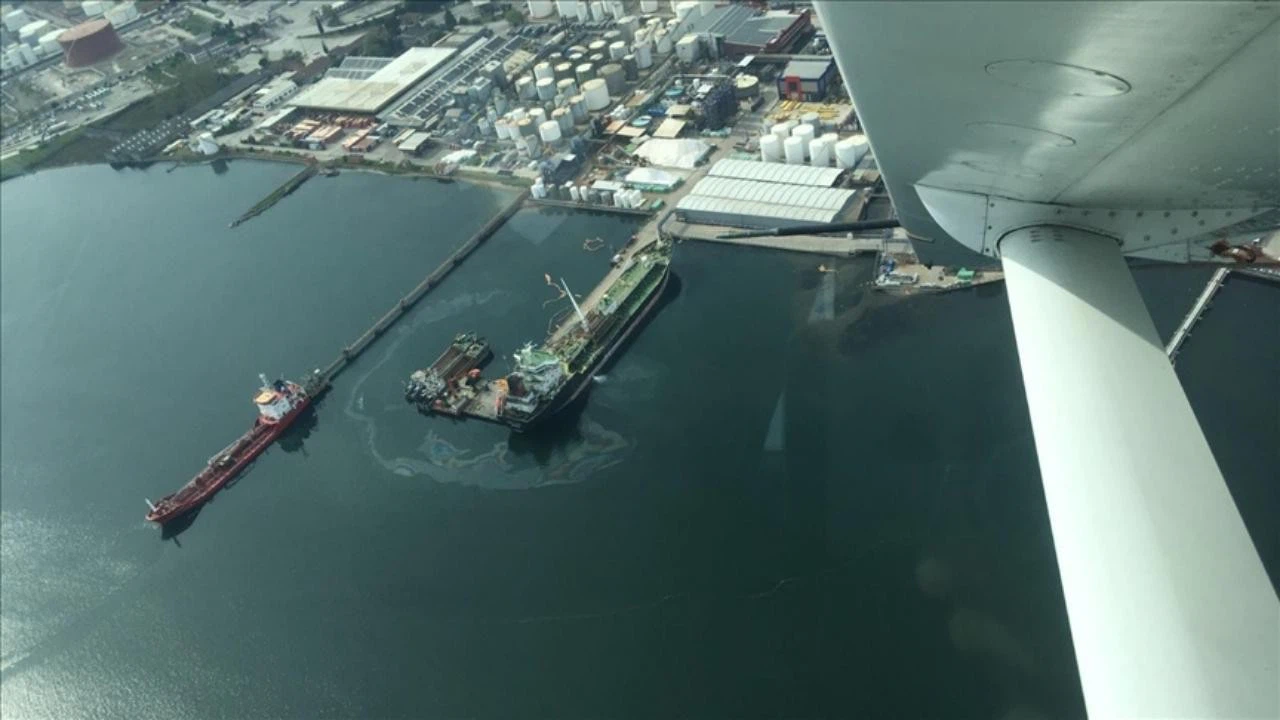 İzmit Körfezi'ni kirleten gemiye 5 milyon 122 bin 793 lira ceza!