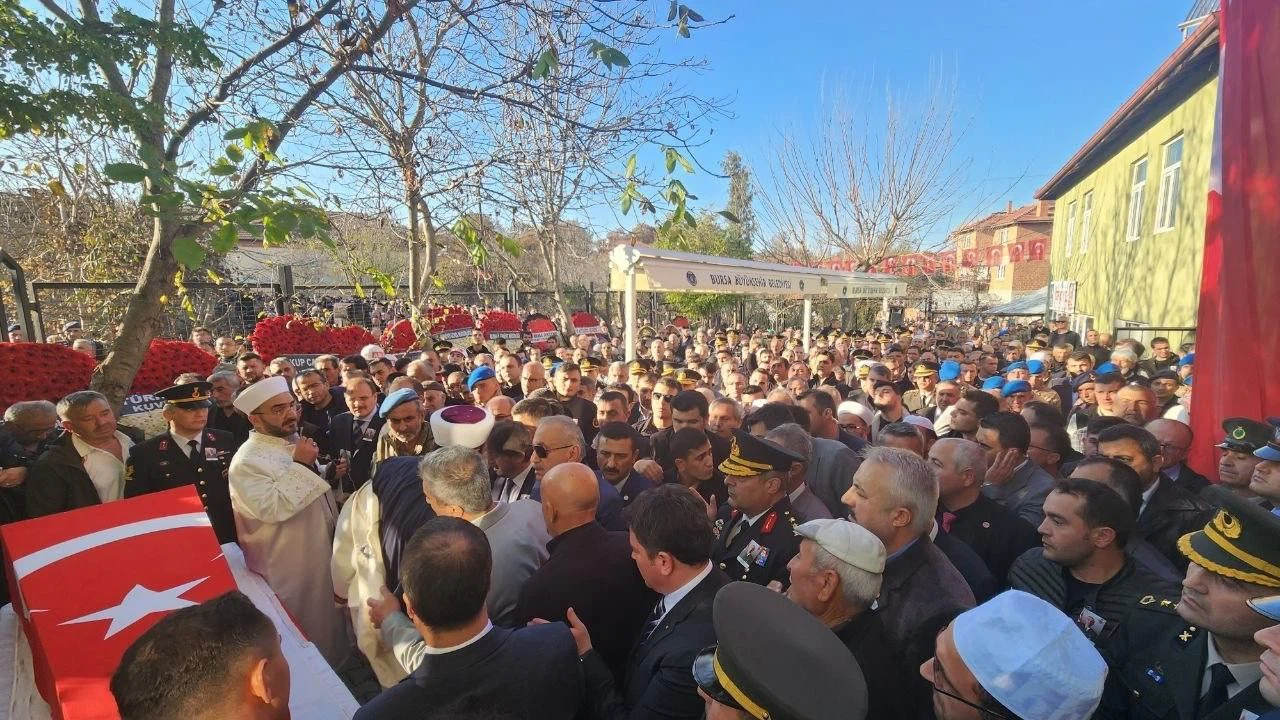 Şehit Piyade Astsubay Kıdemli Çavuş Emre Sevinç, Bursa'da son yolculuğuna uğurlandı!